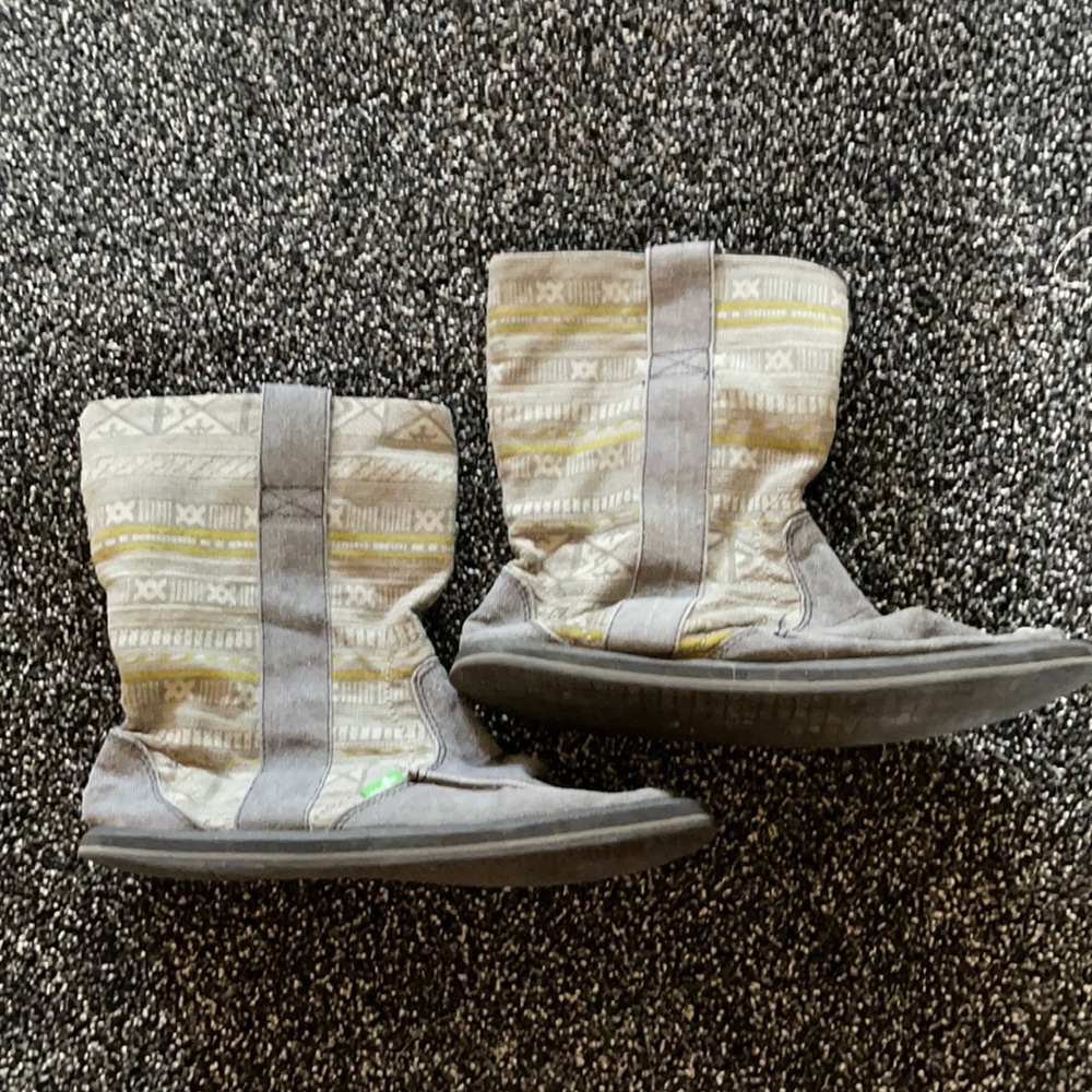🤙🏾 Sanuk Boots